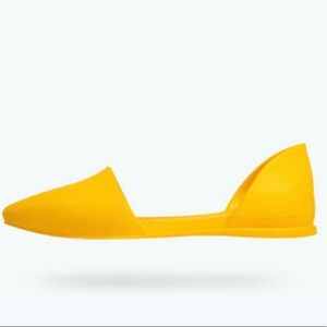 Native Women Pointed Toe Dorsay Flats Audrey Size US 6 Groovy Yellow